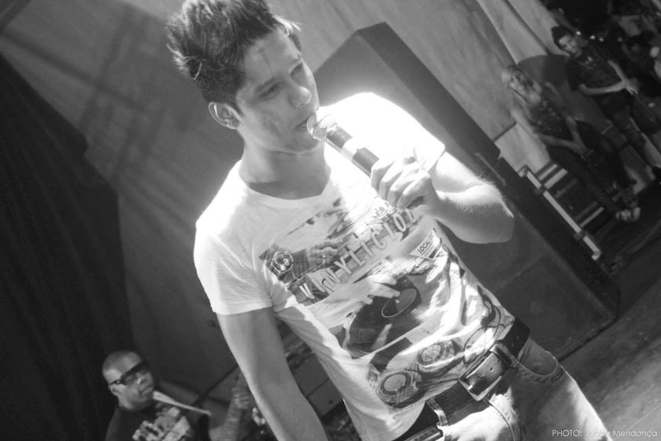 Twitter Oficial do cantor e compositor  #DeVanEuVou #Parará #SouSeuProfessor CONTATO PARA SHOWS: (62) 8111-0170 
Baixar: http://t.co/dxxUQJzcYV