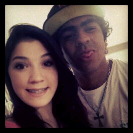 Morena,15 anos, chata, chorona, dramatica, louca. Amo pizza, familia, amigos, Marloon s2