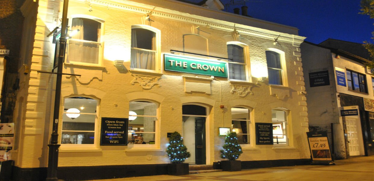 The Crown
1 GEORGE STEET LUTON
01582 736343
Come and Enjoy a friendly and comfortable dining experience. Great for working lunches and after work drinks.