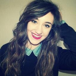Me décrire en 160 caractères? Impossible donc follow moi et tu me connaîtra. #TeamPoli #TeamPortugal. Julien, Mélanie, Thomas, Axel  mes amours.