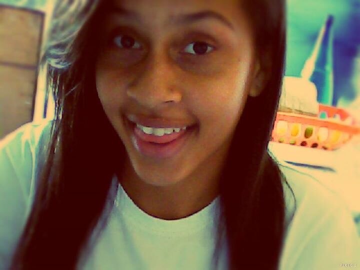 Aquela menina que é simpatica mais sabe ser muito chata,Sou meia doidinha dazideias,mas sou divertida o suficiente pra te fazer ri quando voce so quiser chora !