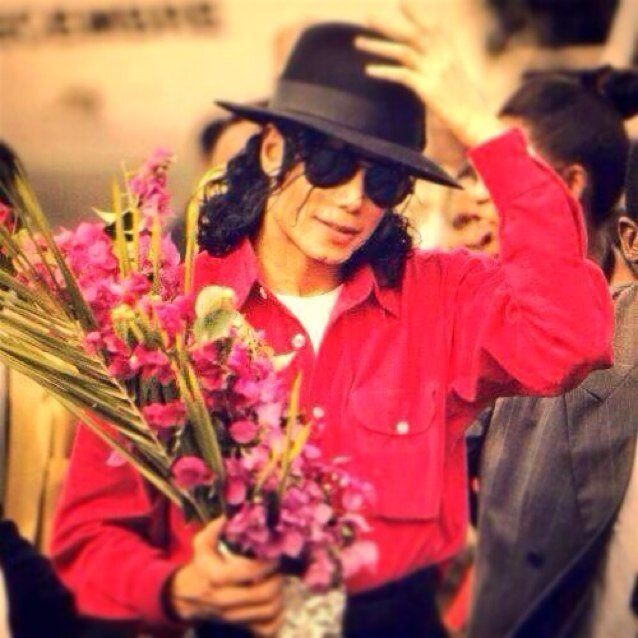 You can pray to the angels and they will listen, but the best way to call them, I am told, is to laugh - Michael Jackson . I love Michael endlessly ❤