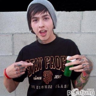 Hi! I'm mattiw nice to meet you girlfriend!:)  เฮ้! หวัดดีผมแมทธิว 'ถึงผมจะพูดไม่เก่ง แต่เรื่องอื่นผมไม่แพ้ใครนะ.. หึ:)'