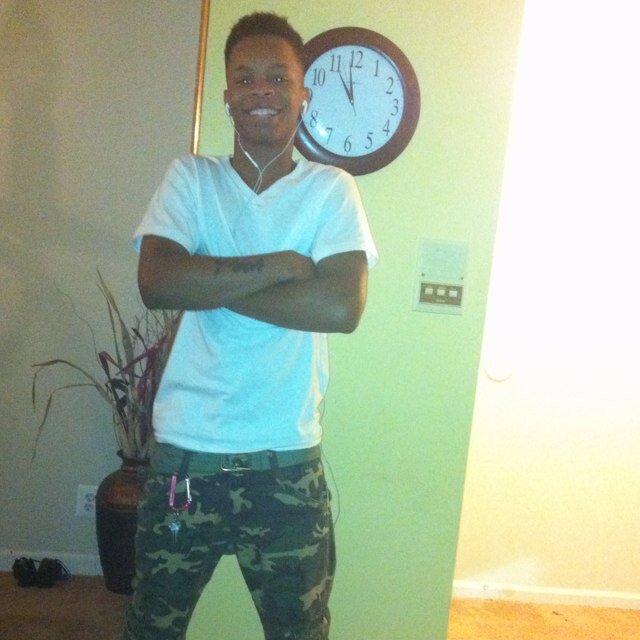 donnie wont knoo i changed his bio , unless sumbdy tell him ' soo SHHH orr i'll KILL YOU !! follow my cuteeasss @imQUANAjetic_ i follow bakk ♥