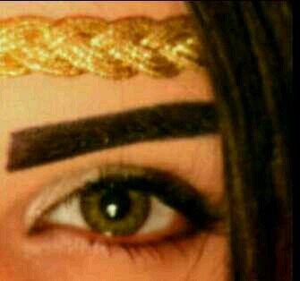 ‏وشسسممهة مدري بس يمدحون الفولو :$