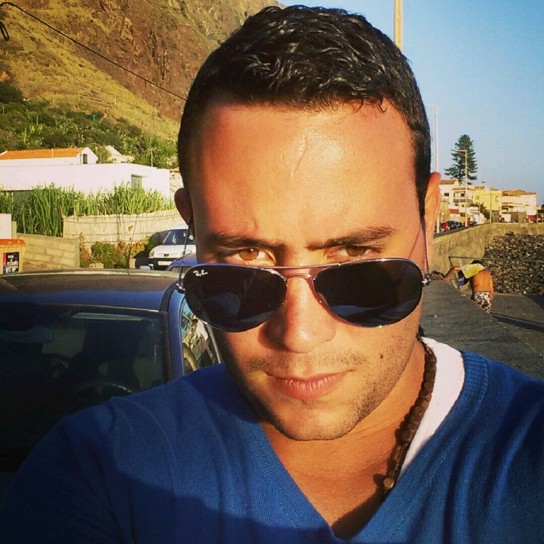 Jonathanpestana's profile picture. Estudiante de  mecanica automotriz... Si algo es para ti, no hay ladron q te lo quite, pero si no lo es no hay dinero q te lo de...  Hobby? 4 ruedas 1 motor