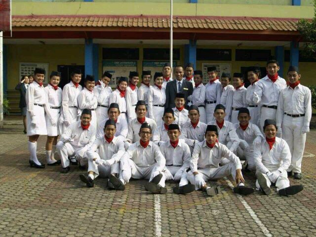 XII_AP25's profile picture. XII-Akomodasi Perhotelan LULUS! | Punyanya De Rock sama Babe Encep! :D | we were born as a professional hotelier!