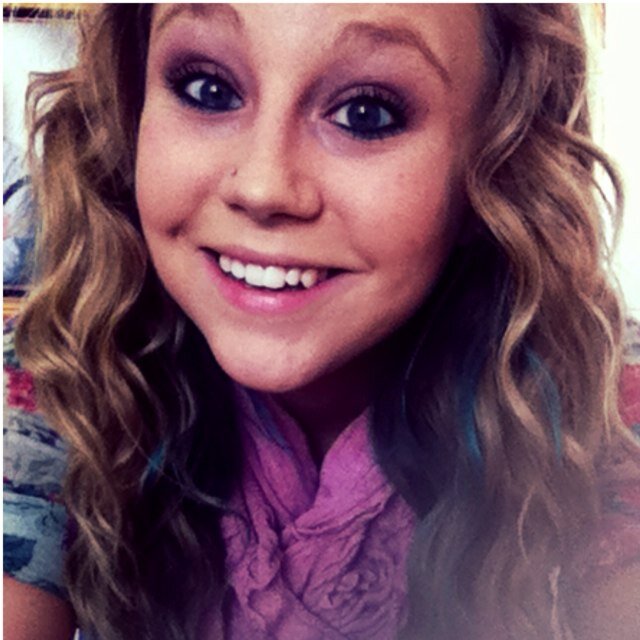 18,Freshman in College. Outgoing,Blunt,Fun, love life. music=life!
