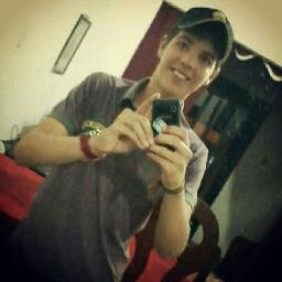 Aquariano, 16 anos, wiskizeiro, a pegada e segura papai..http://t.co/4pHmCVZNSK