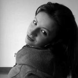Madre, Hija, Nieta, Amiga, creyente fiel al amor verdadero y a las decepciones q hacen parte de la vida.