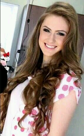 Amo amo animais,amo conversar,conhecer pessoas novas sou loira mais nao burra legal,mais nao orgulhosa, boba mais sincera ,alegre, carinhosa, amorosa,sou eu  he