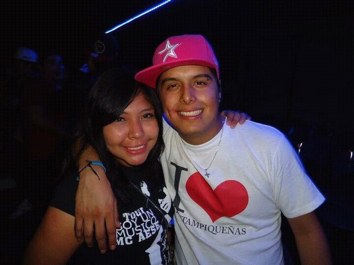 Hola:3 bueno me gusta @mcaeseoficial lo amo:$ & me encanto que alla venido a tampico:D & lo apoyare en todo:*