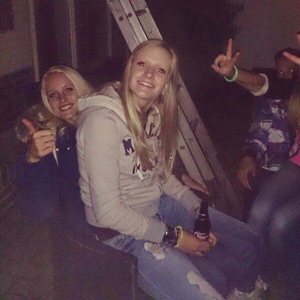 ilseloveee's profile picture. don't close the book, just turn the page