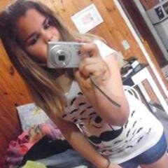 Eu não ligo para o que as pessoas pensam sobre mim, porque minha personalidade não é feita de opiniões e sim, de fatos.