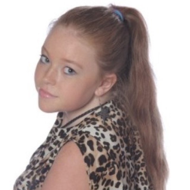 Girl, 13, Sweden. Directioner, Mixer, Smiler, Selenator, PLL fan. Dogs Higgings, TeQuila, Prince, Cookie. :)