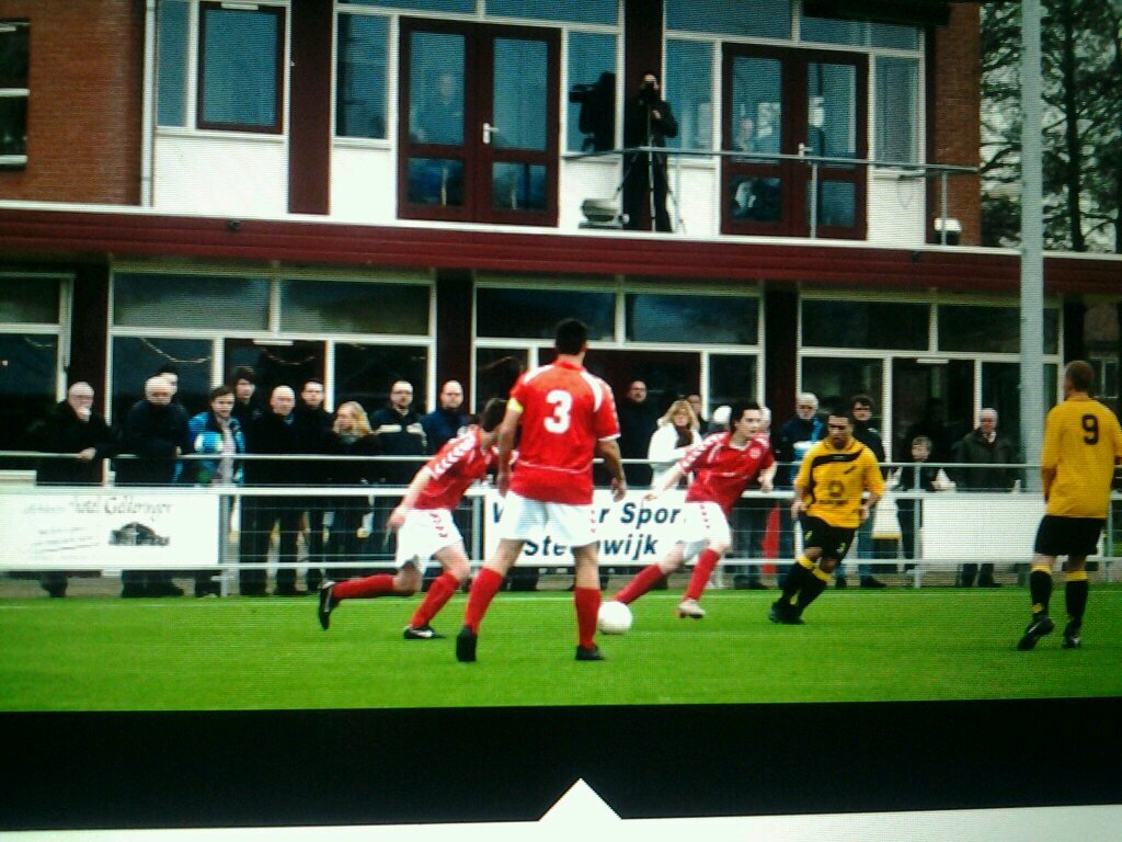 Eigenaar installtie bedrijf Plakke aanvoerder vv Scheerwolde 1 en trotse vader.