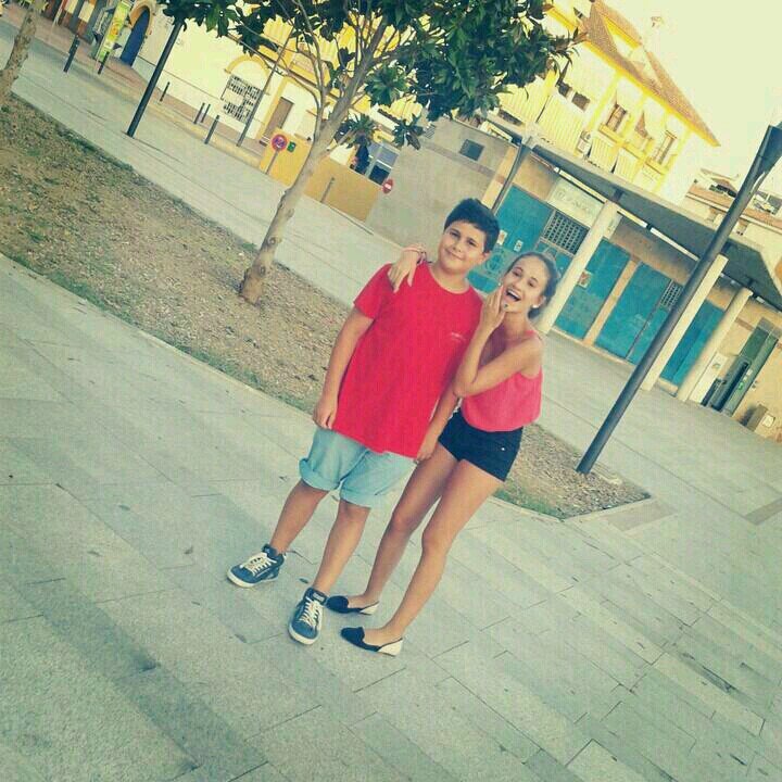 mi mjor amiga? chioserrano, compartimos el pavo.. meconsidero simpatica y eso.. estoienaamorada♥ qieres cnocerme? followme!