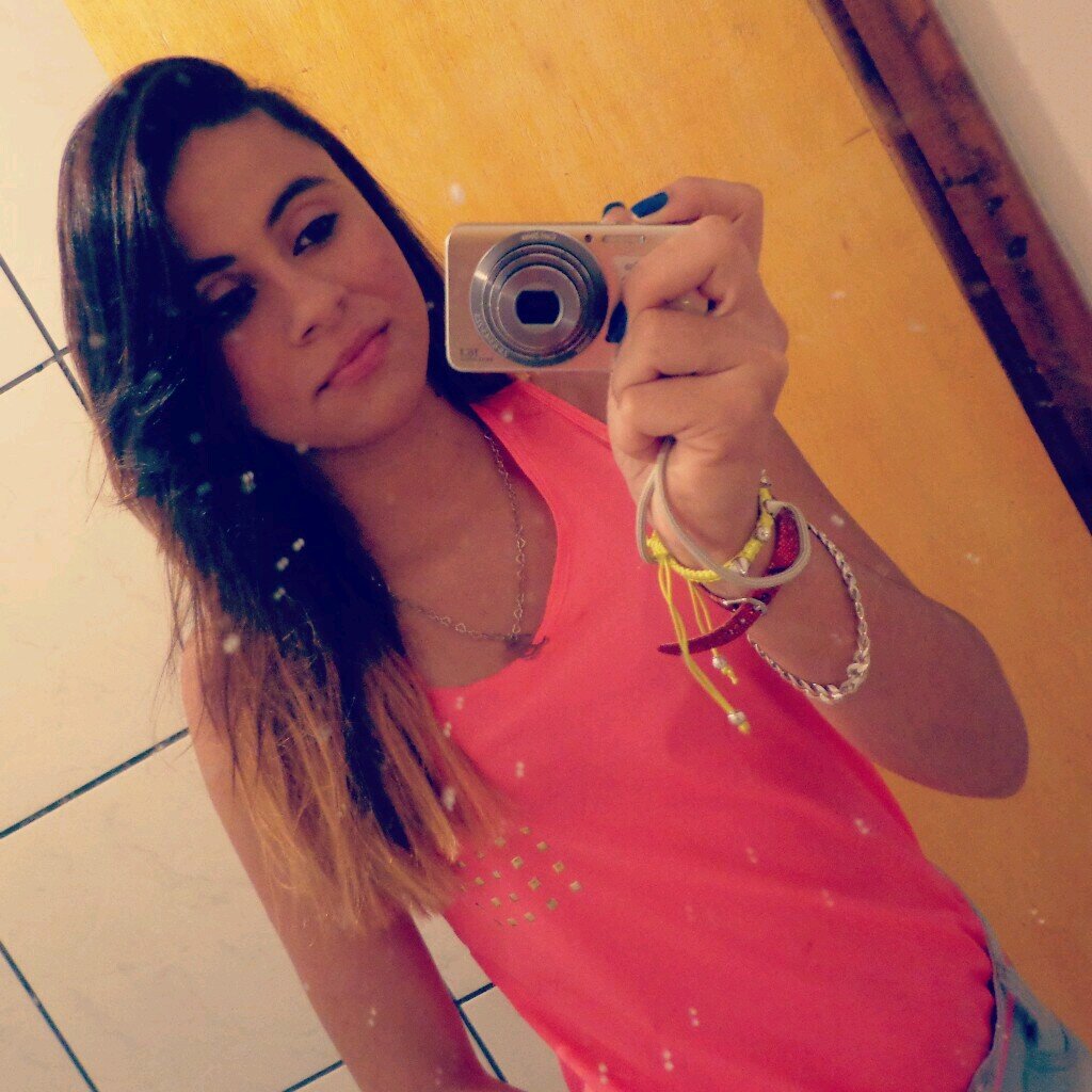 , A Unica Esperança Era Que Voltaria Pra Casa Melhor! Tudo Seria Perfeito,Não Haveria Saudades Nem Tão Pouco Dor ! :( PAI ;3 3