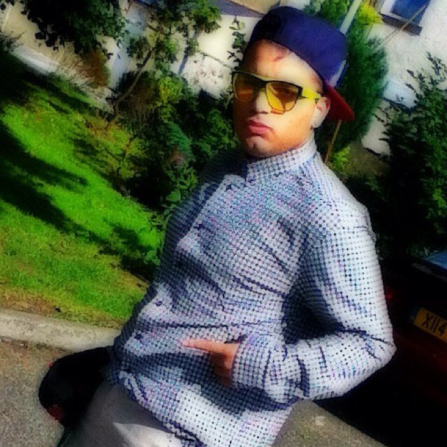 : ★Ƒoℓℓoω M e && ★｡•*¨*¨*•｡★｡l'll follow back!:) if you want to know me more just add me on facebook!:'), ... 20.07.1995 .......