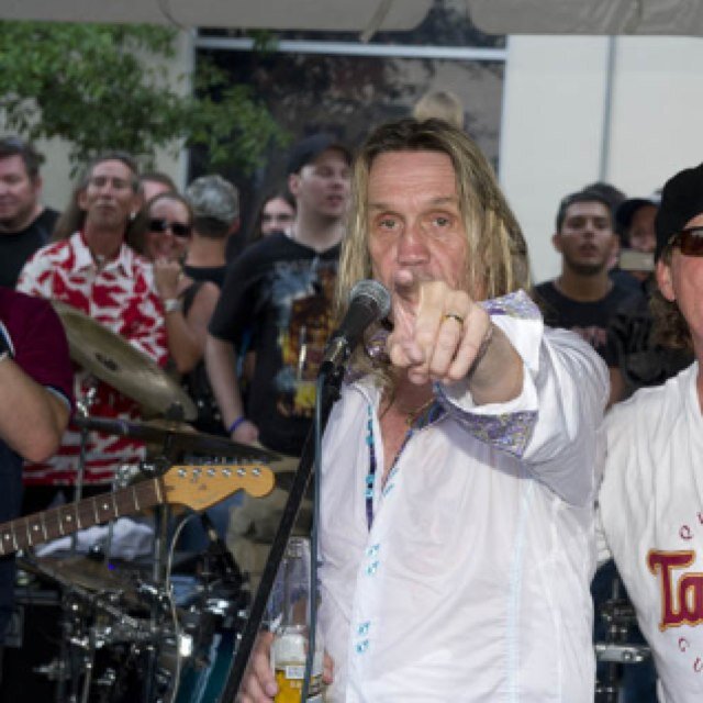 Fansite for Niko Mcbrain http://t.co/AWryB4JNKo