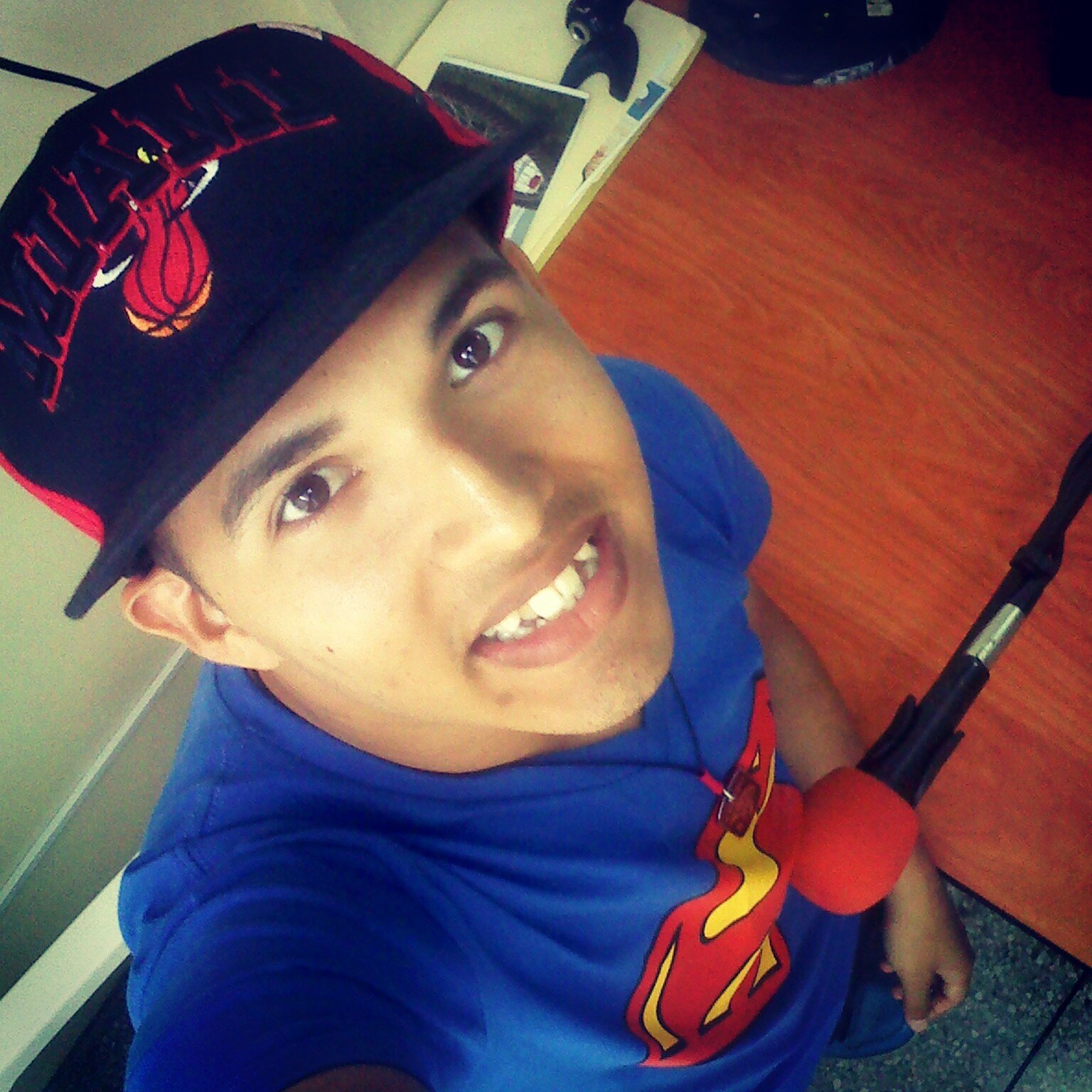 Pruduccion,Editor,Locutor,Operador,Coreografo,pero sin Dios nada, soy hijito de Dios