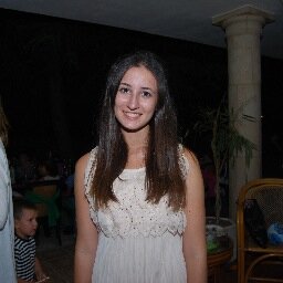 Estudiante de Protocolo. Blogger y amante de la moda.
{Instagram @adah18} {http://t.co/5VktiriXQw}