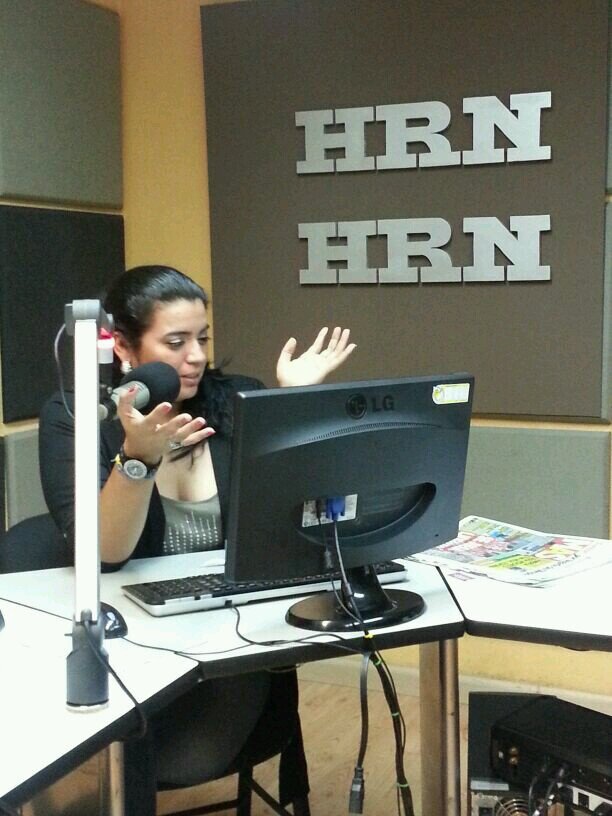 Periodista, presentadora de radio en el programa Fútbol de Tacón de HRN. Amo escribir, el baloncesto y el cine. Además realizo relaciones públicas BNP