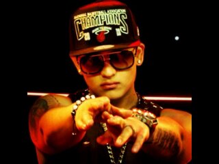 Artista del género Urbano //booking:3145174830/