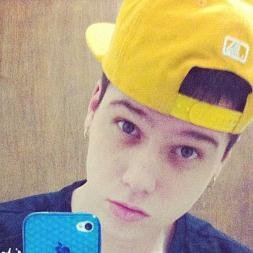 BoM oque fala desse tanso ne ?eu amo ele de mais muito mesmo só ele me entende só ele ta do meu lado  tanso meu ♥ 3 p@_Eumordoo_