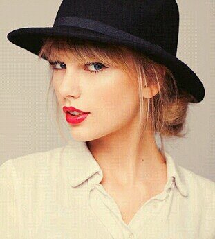 Swiftie española. En inicios de mi vida como swiftie. Love @taylorswift13, mi infinita ídola desde el 31 de agosto de 2013.