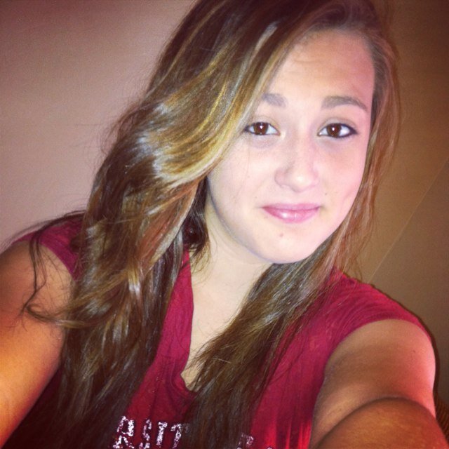 Samantha ann~ Softball playin, country music listenin, dirt road ridein, camo wearin, church going, hunting lovin , southern sassin kinda girl!