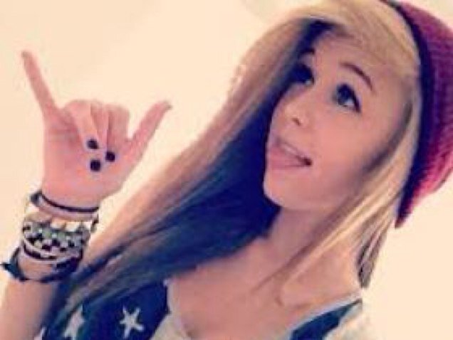 Hai guys im acacia urm follow meh i follow back.! Currently single=^_^= urm Tweet meh :)