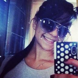 Tímida demais para pedir um conselho. Orgulhosa demais para aceitar algum. (yy'