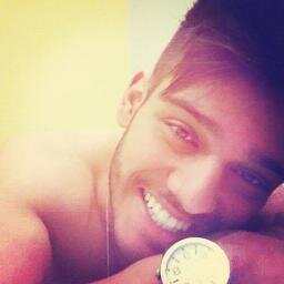 Mas sempre haverá uma data, palavra, um olhar,
Um filme , uma música, pra te fazer lembrar.
Um perfume, um abraço, um sorriso só pra atrapalhar.
Só pra te fazer