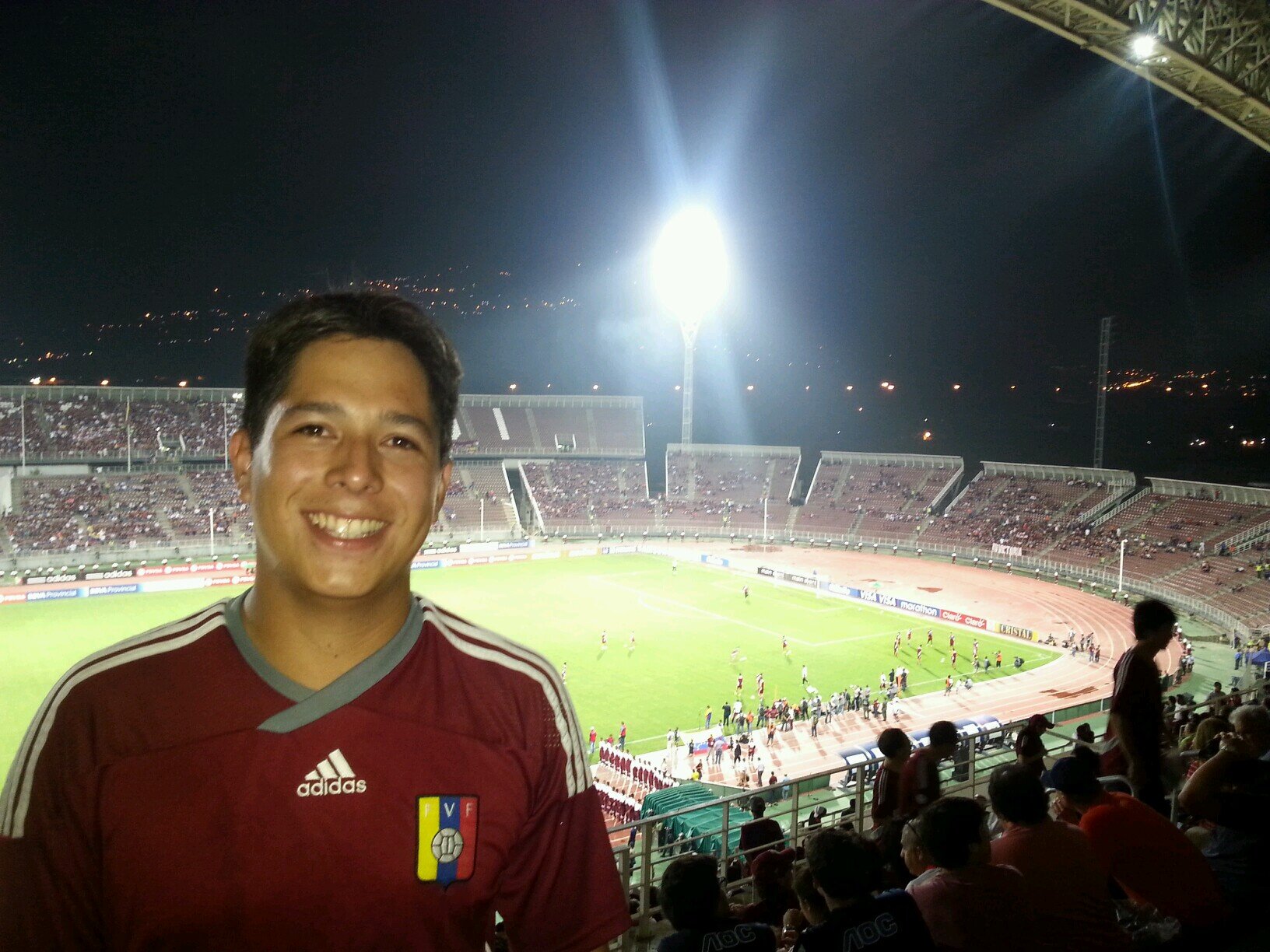 L_Mavo's profile picture. Si algo parece imposible, solo hay que reirse.