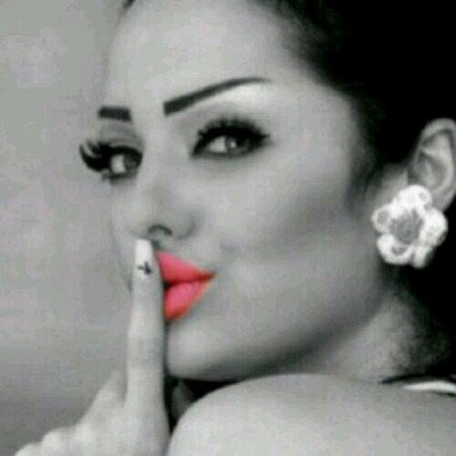 ‏و أنا أحبك حب ما يشبهه حب ~ و أنا عاشقك عشق ما له نهاية A ♥️