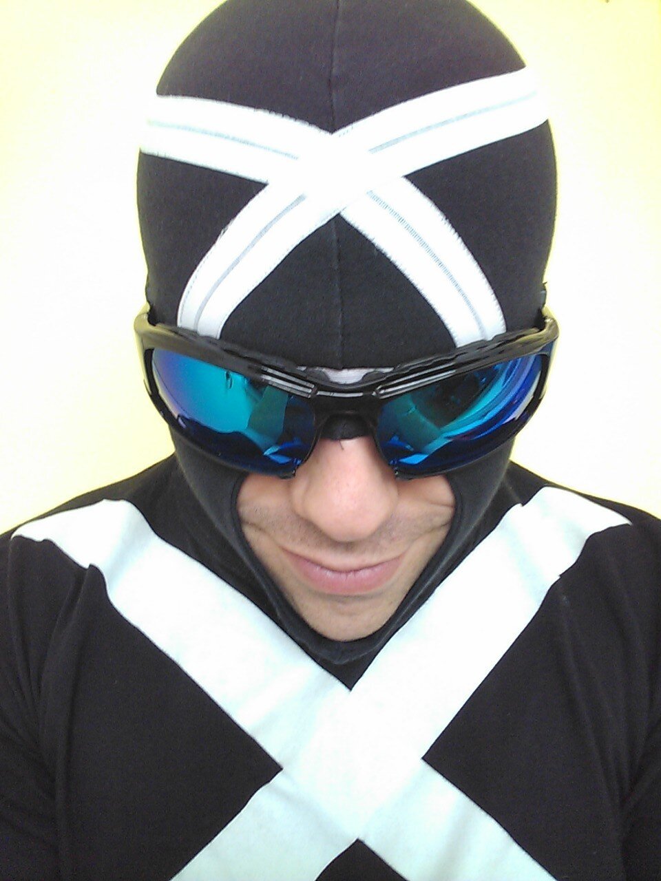 Soy el corredor enmascarado.runner x.pertenezco al grupo de corredores crazyrunnersteams.busquenme en las maratones.gente del mundo run.nos vemos.run x