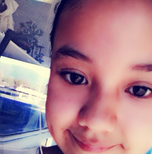 I love bethany mota and ariana grand, and most of all haunting of sunshine girl! They are the most beautiful girls in the world! Follow me, I'll follow back!