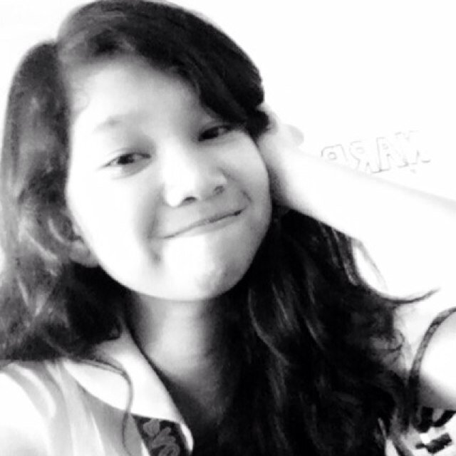 FOOD LOVER AND A HUGGER! A Swifty and a Directioner. :)