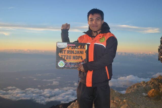 Rela berkorban demi nilai luhur kemanusiaan !