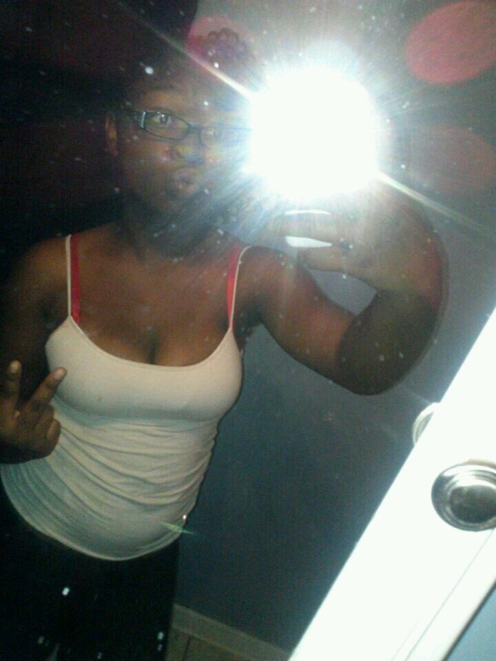 okokok so this my new twiitaaa , old one got hacked but just follow me . I do follow back ♡