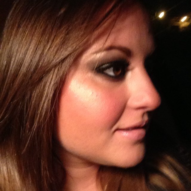 Consultora de Imagen, Especialista en Análisis de Color, Professional Make Up Artist graduada de Blanche Macdonald Centre Vancouver, Ca.