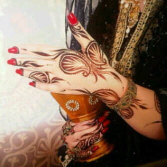 لٱ إلّہ إلٱ أنـت سُبحَانكَّ إنيـّﮱ كنت مِن الظَآلمِين ♥                                                     لا تتكبر .. كن من تكون .. فاليوم تمشي وغدا مدفون ..