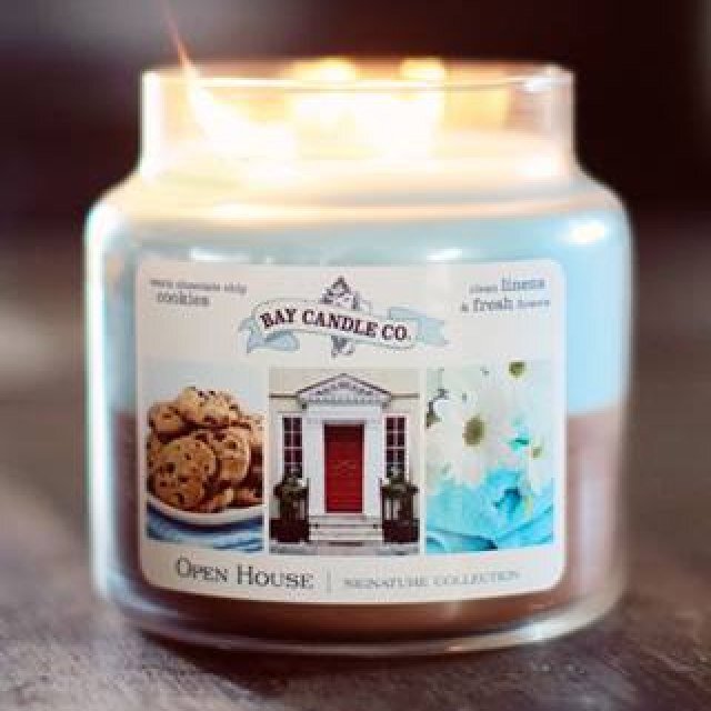 Sweet Fragrances & Beautiful Light. Light.Enjoy.Love. Owner of PoshTots about us ~ Amazing! & Yummy!  Customer ~ By far, the best candle company ever!
