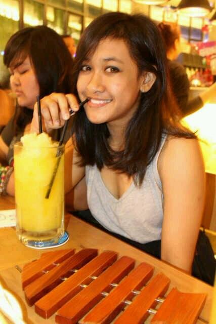 UNFOLLOW THIS ACCOUT. Follow the new one : @tssaridewi