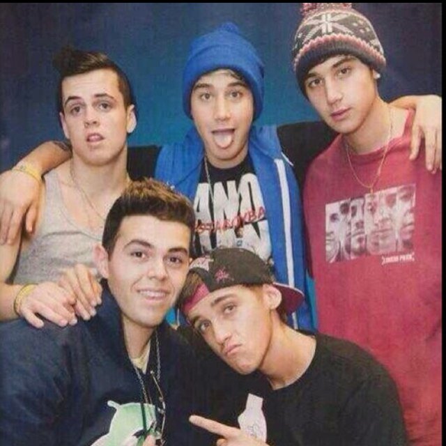 BEEN A JANOSKINATOR SINCE 2011 AND IF YOU HAVENT HEARD THIS ALREADY, YOU ARE FAB and remember, inhale luke, exhale feels