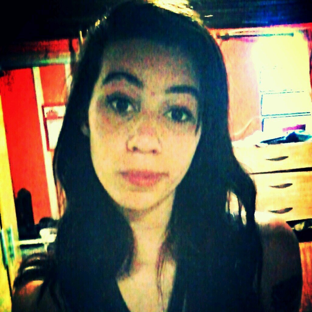 16 anos leonina, chata, loka, maliciosa,divertida,gremista, magra, chocolatra etc...
