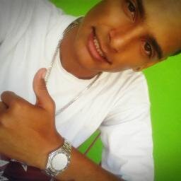 Sorria bonito e deixe os outros quererem descobrir qual é o segredo que faz você rir. 
 :@@-ME SEGUE E ME ADD NO FACE :333' https://t.co/HKf5A4mCGV
