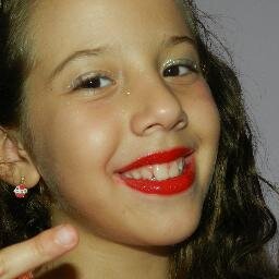 larissa manoela é a razão do meu viver ,se ela ñ existisse a tristeza tomaria conta do mundo