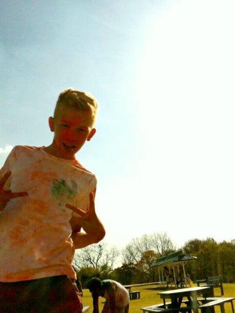 I'm a Guitarist, Songwriter, Musician and DJ, I also love to surf so follow me !!
